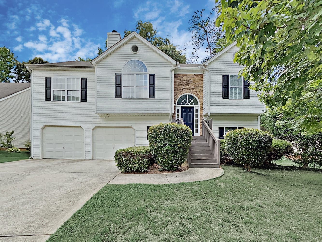 5750 Newnan Cir, Austell photo 1