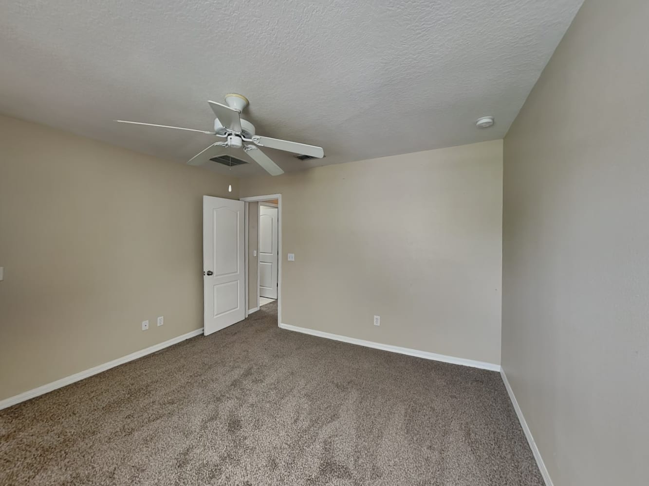 576 Sandy Ridge Dr, Davenport photo 16