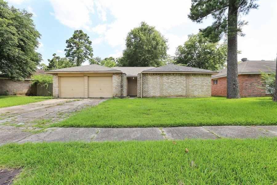 5826 Walnutgate Dr, Spring photo 1