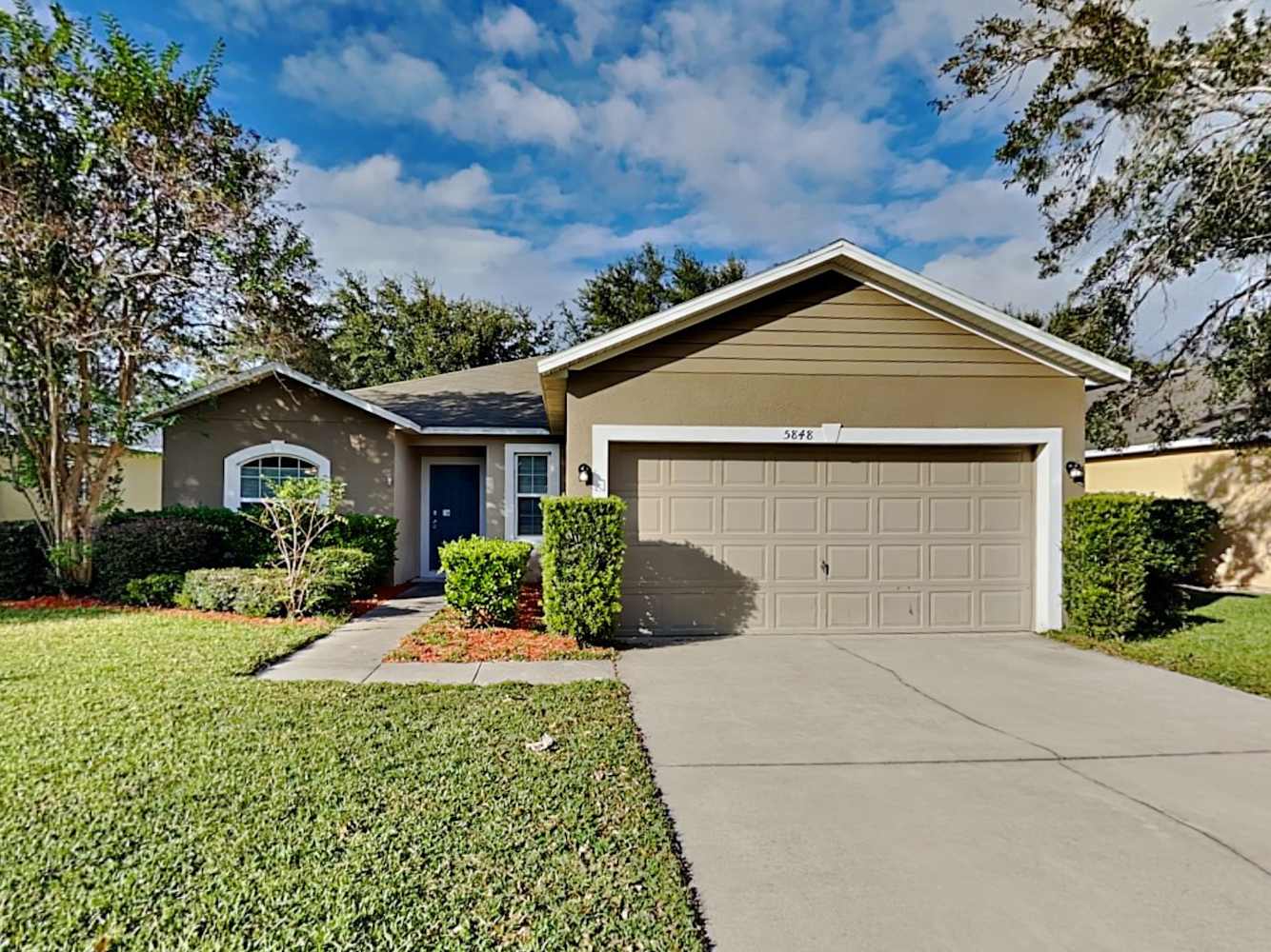 Front of 5848 Windsong Oak Dr, Leesburg, FL