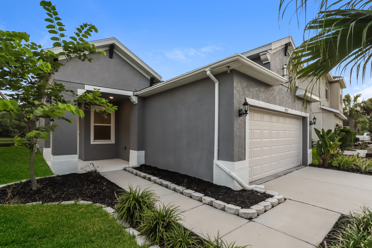 Front of 5927 Oak Mill Ter, Palmetto, FL