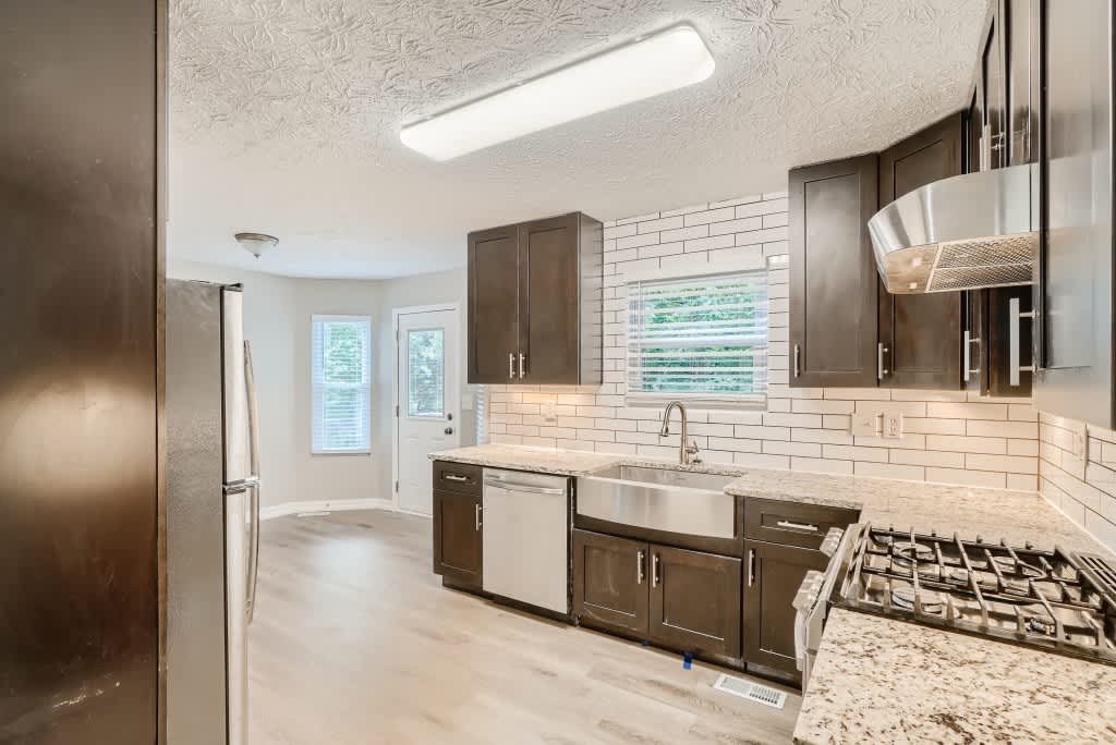 594 Rivulett Ct, Lawrenceville photo 8