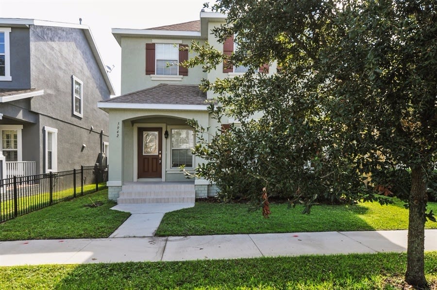Front of 5942 Beaconpark St, Lithia, FL