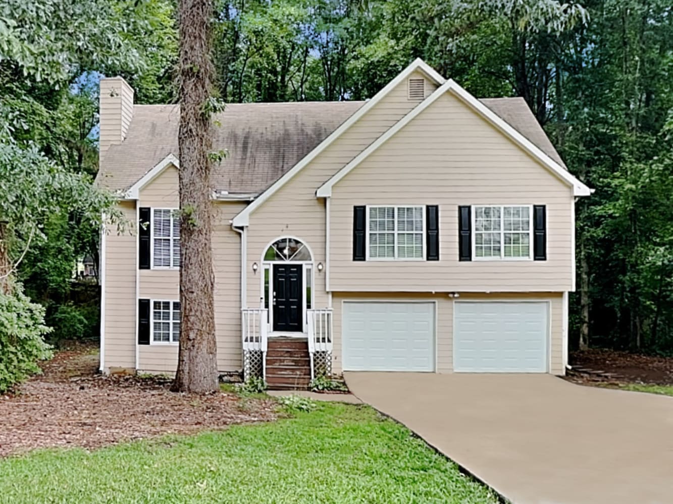 Front of 5995 Rolling Oaks Ln, Cumming, GA