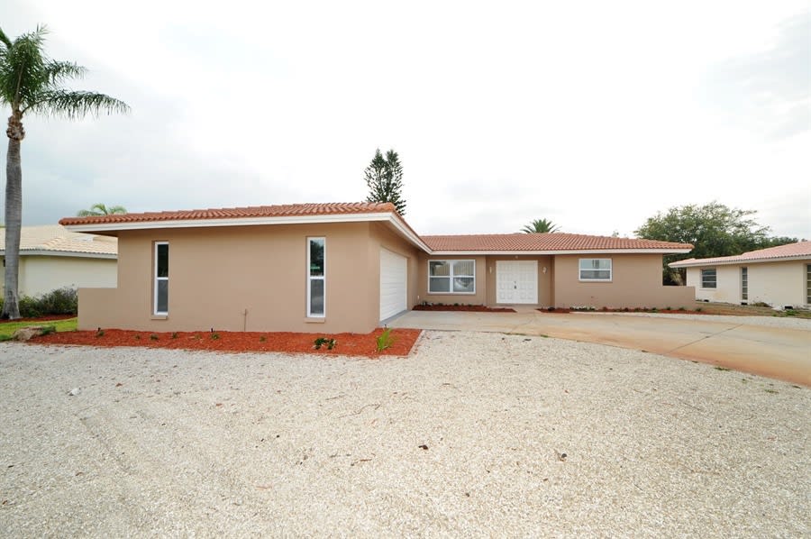 Front of 6 Brentwood Ln, Englewood, FL