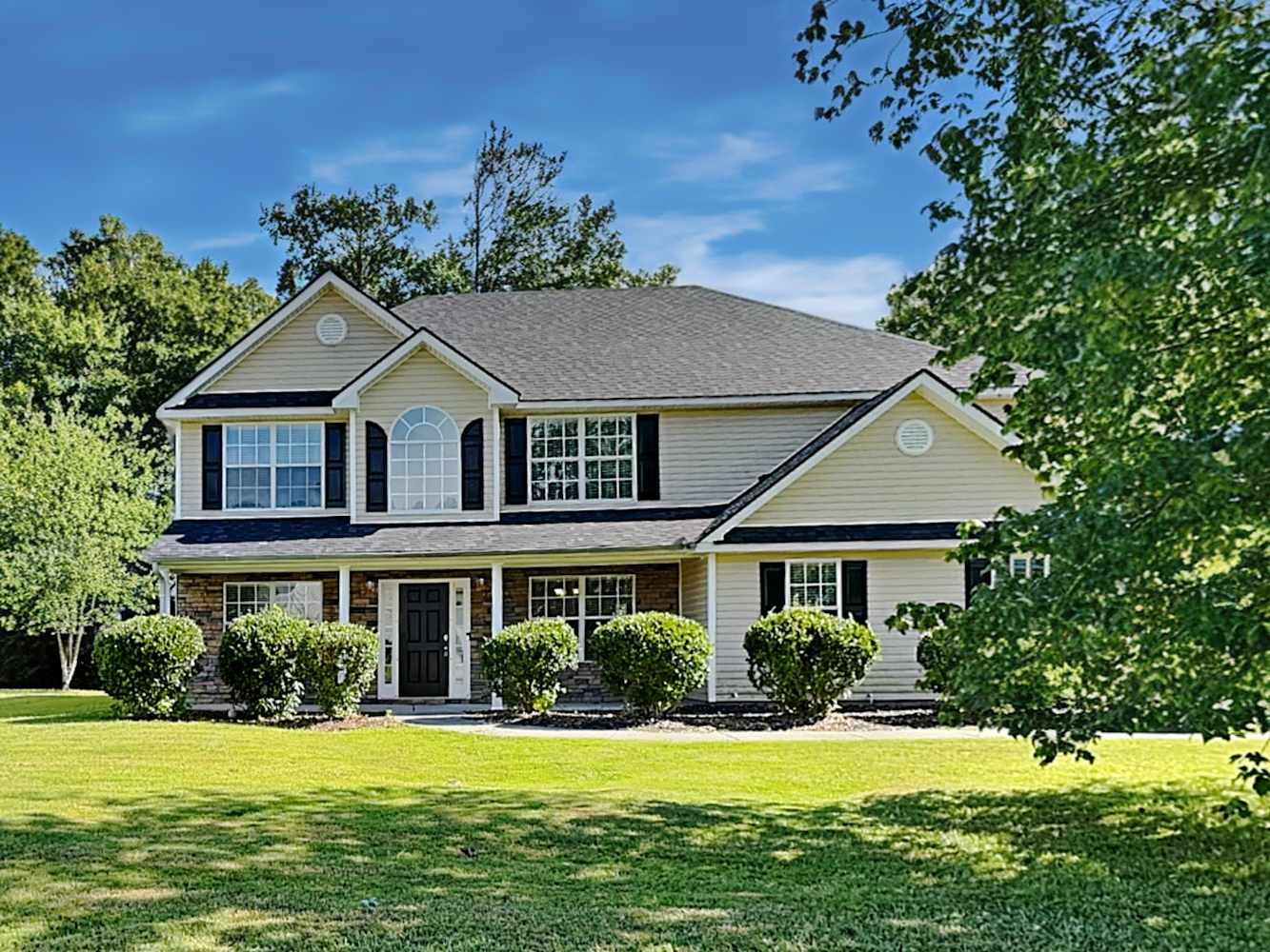 Front of 6000 Autumn Green Dr, Fairburn, GA