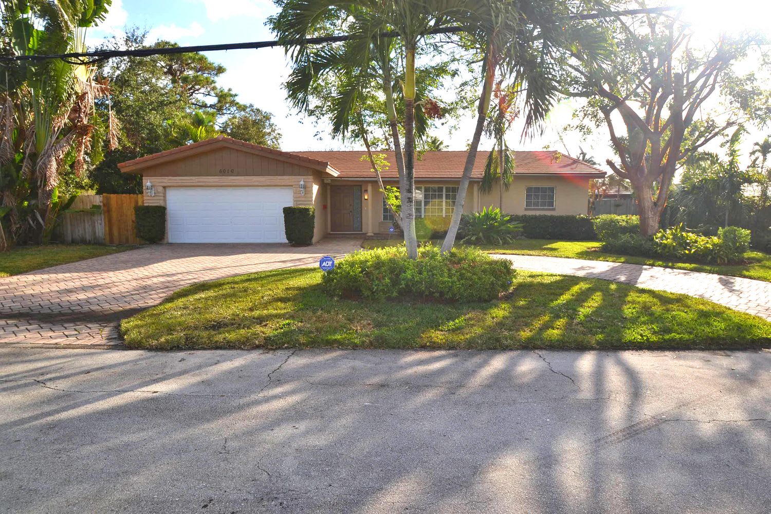 Front of 6010 NE 14th Rd, Fort Lauderdale, FL