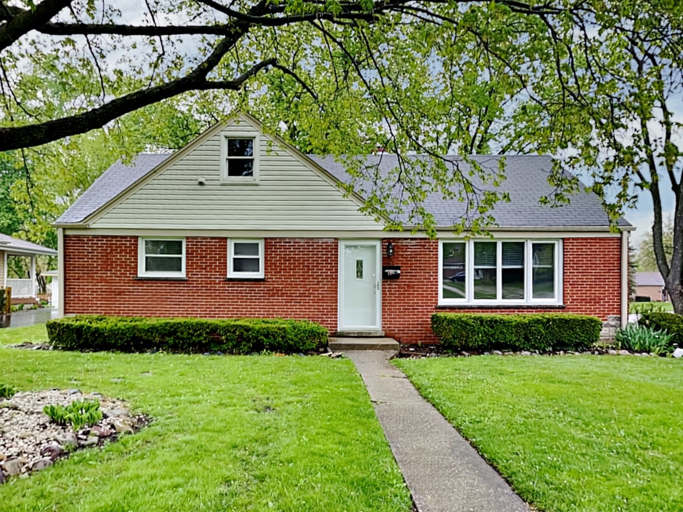 Front of 602 Banbury Ct, Roselle, IL