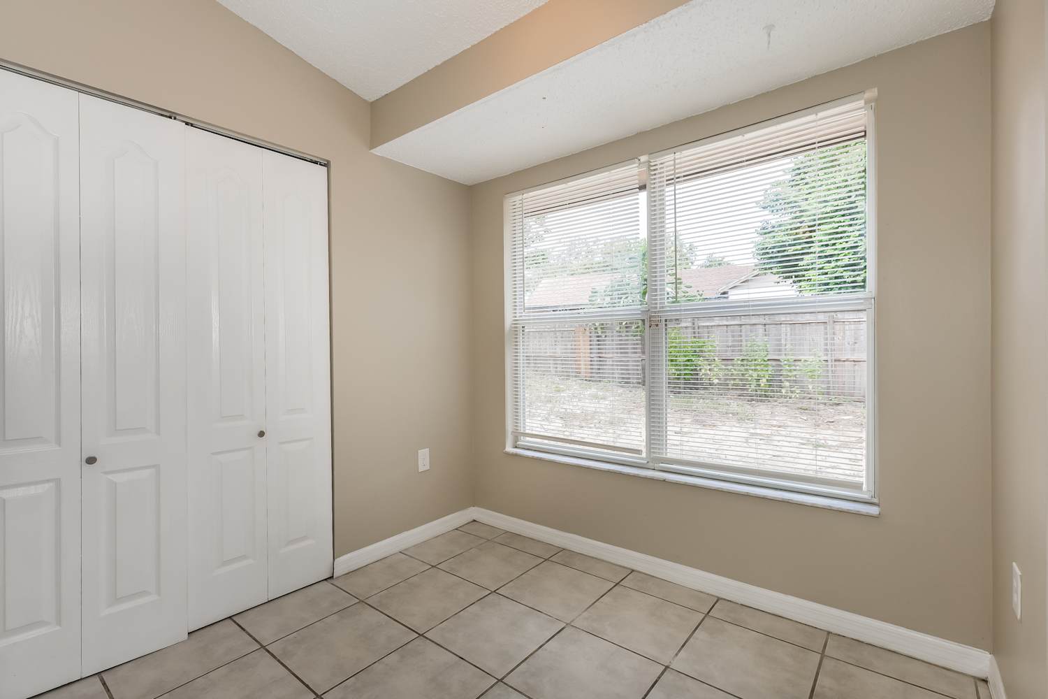 603 Lakemont Dr, Brandon photo 9