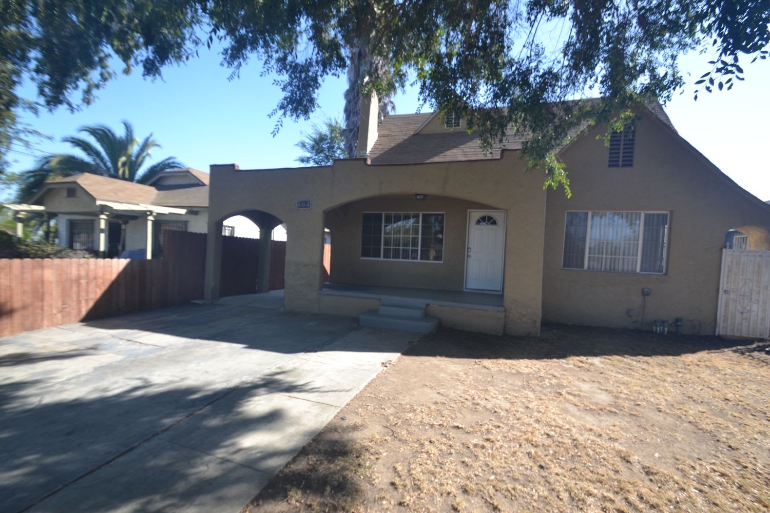 Front of 604 W 105th St, Los Angeles, CA