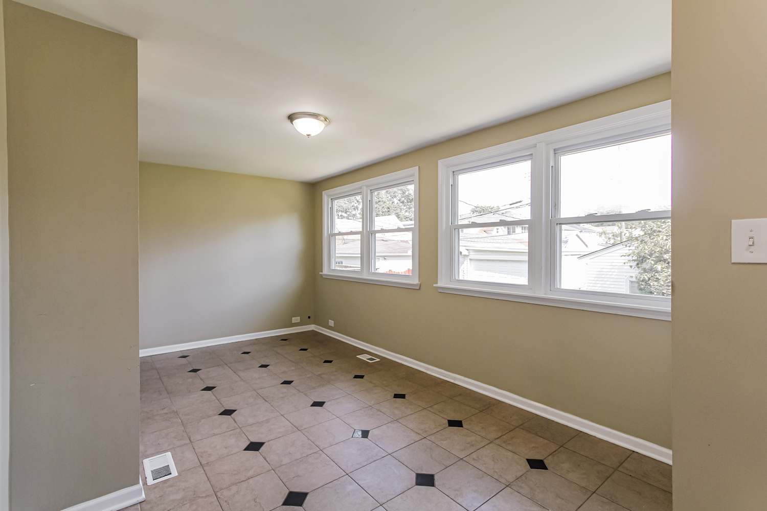 6042 W Bryn Mawr Ave, Chicago photo 17