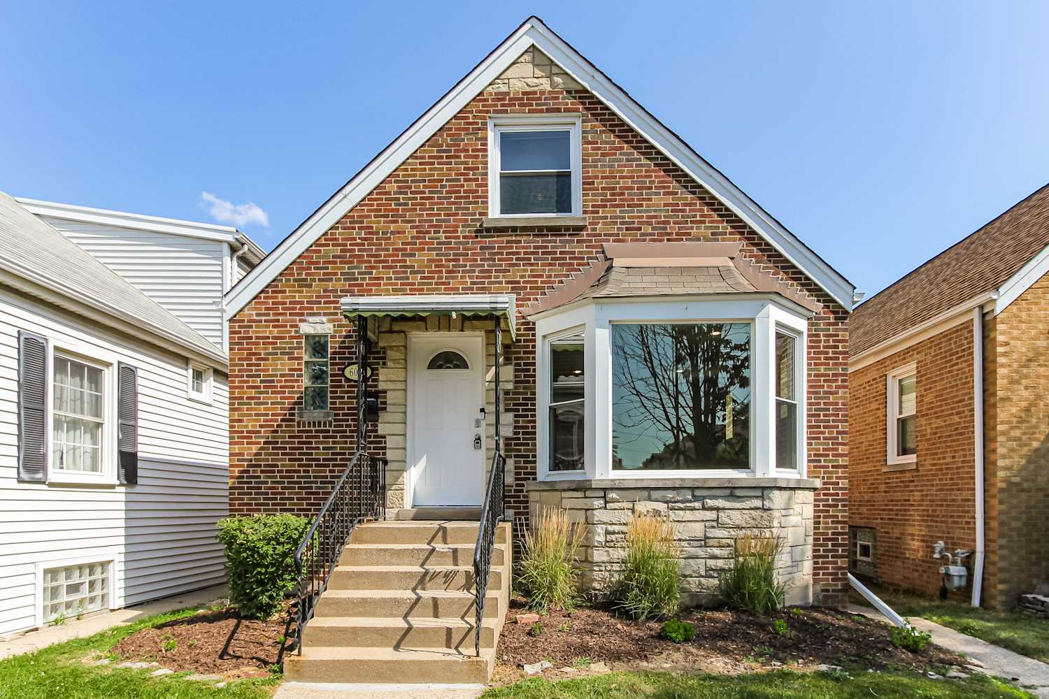6042 W Bryn Mawr Ave, Chicago photo 1