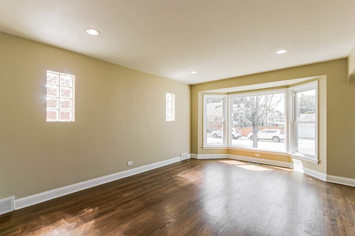 6042 W Bryn Mawr Ave, Chicago photo 6