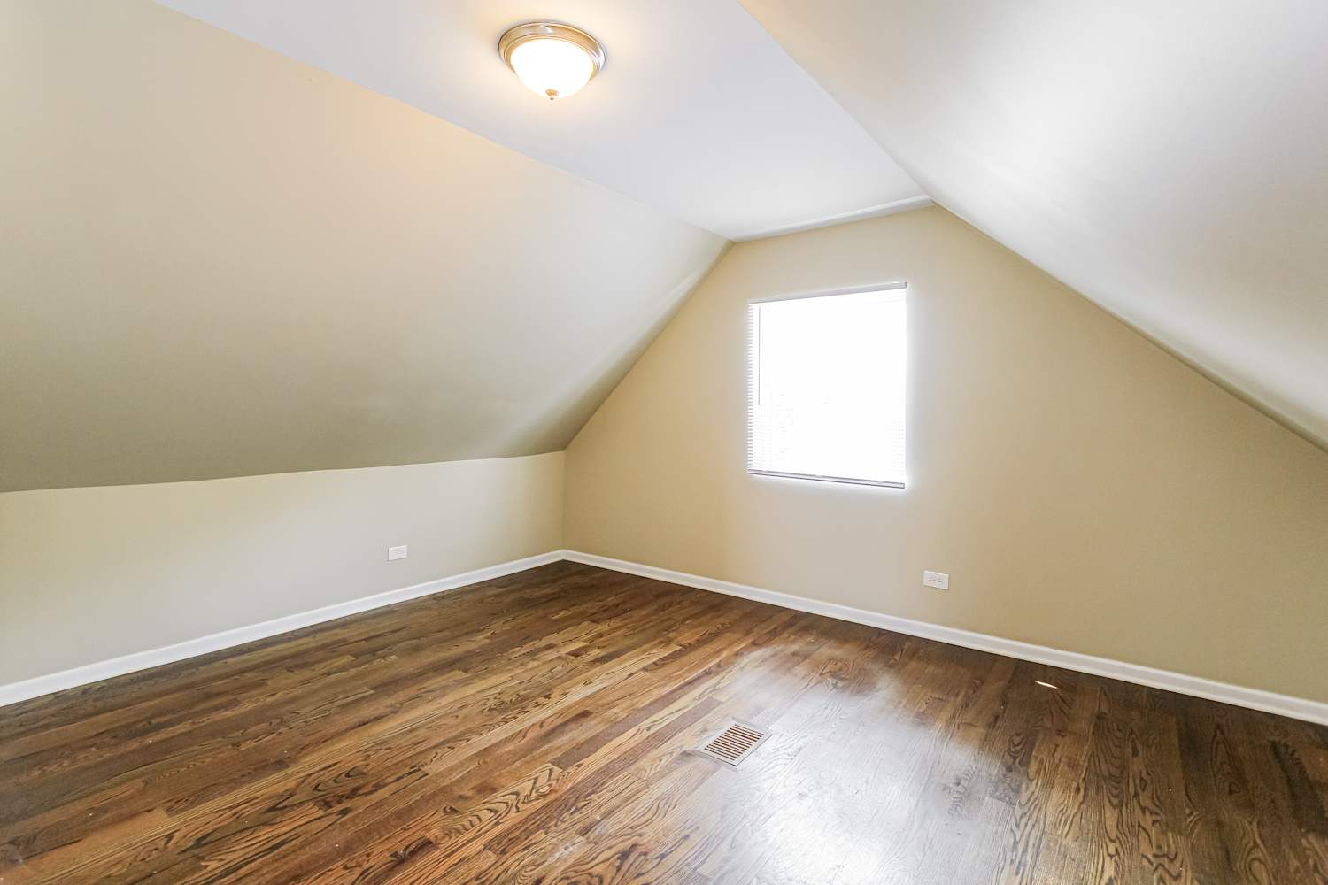 6042 W Bryn Mawr Ave, Chicago photo 9