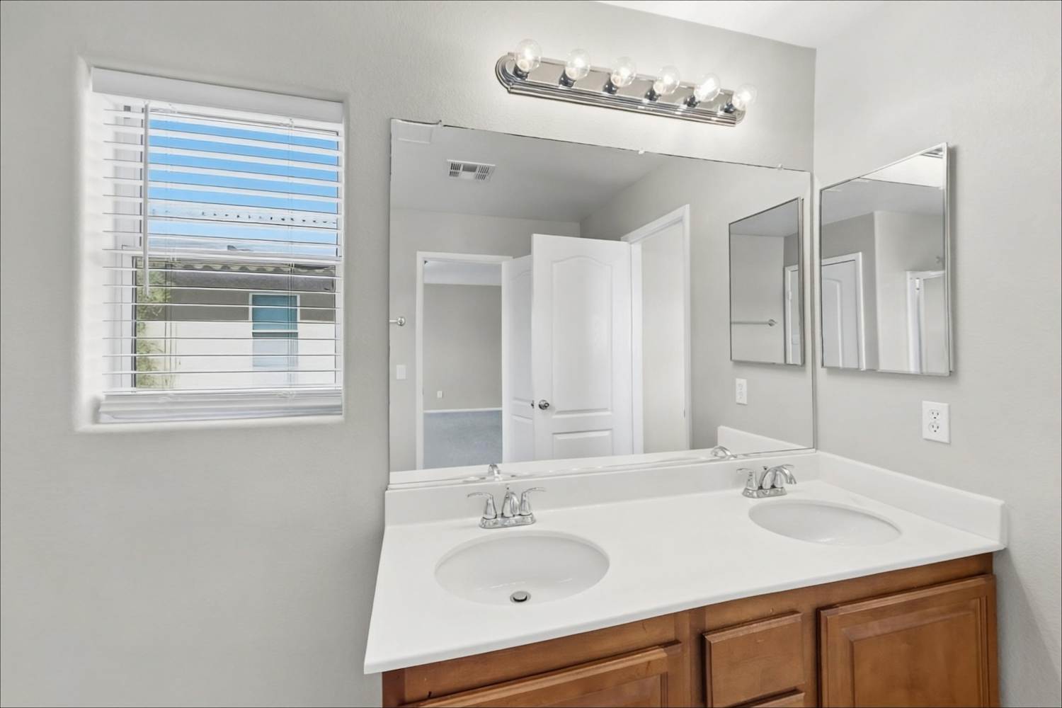 6055 Eganridge Ct, North Las Vegas photo 13