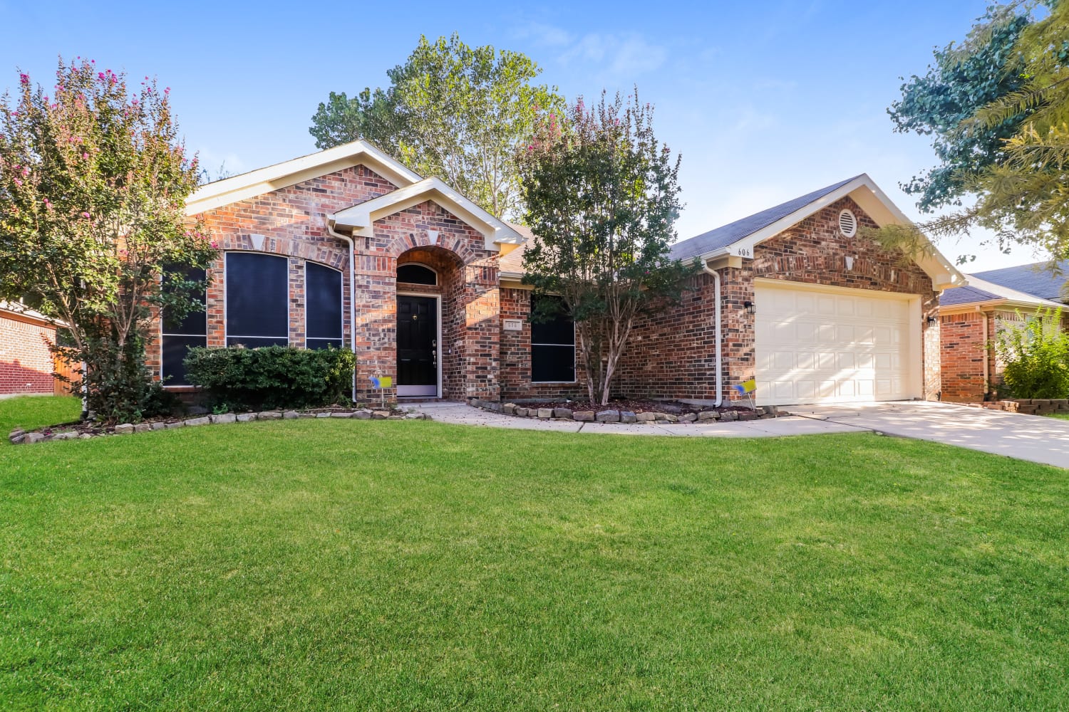 606 Ember Ln, Mansfield photo 1
