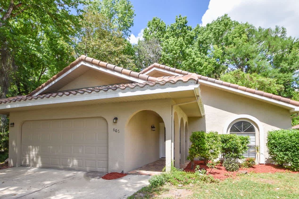 Front of 606 Nighthawk Cir, Winter Springs, FL