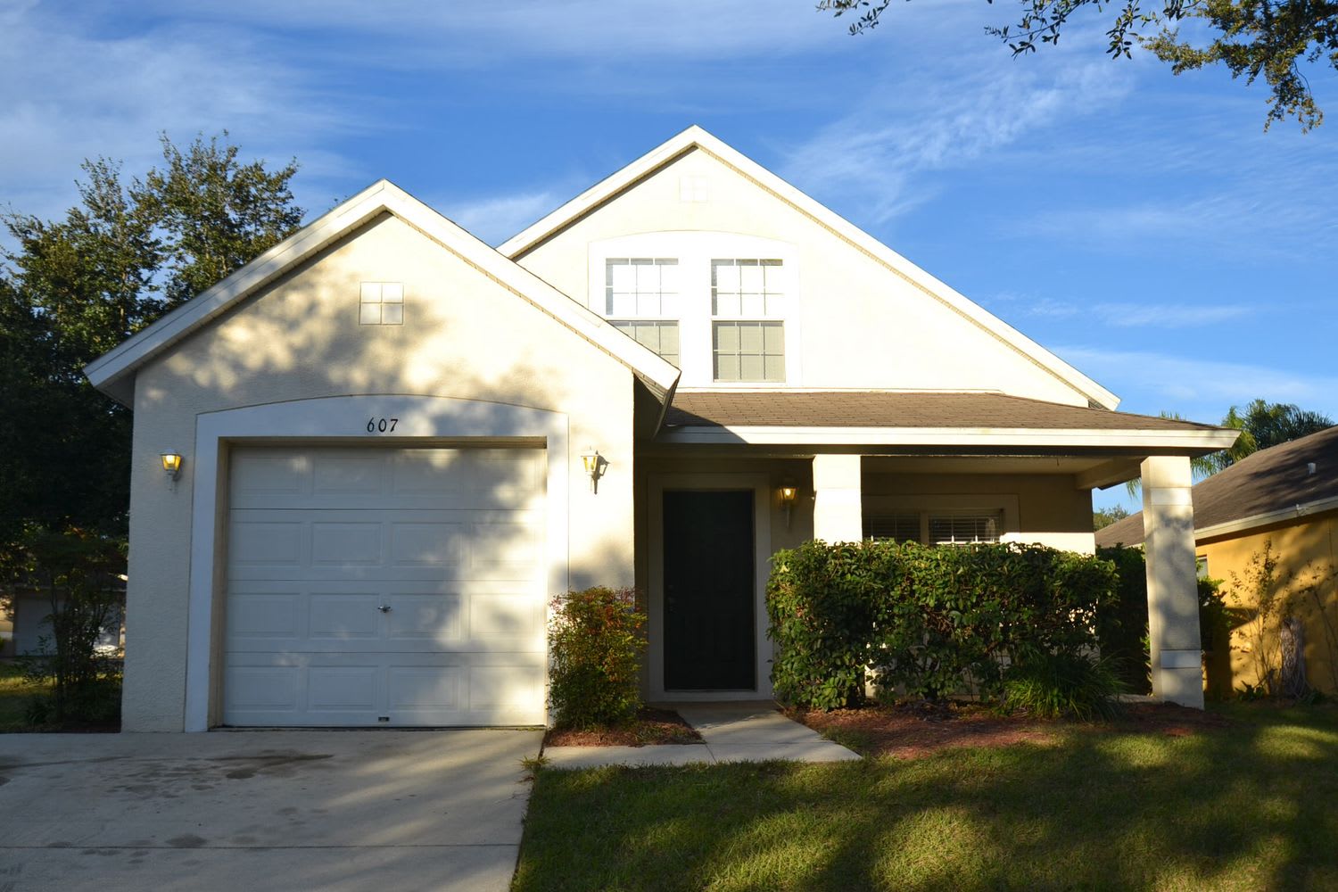 607 Cape Cod Cir, Valrico photo 1