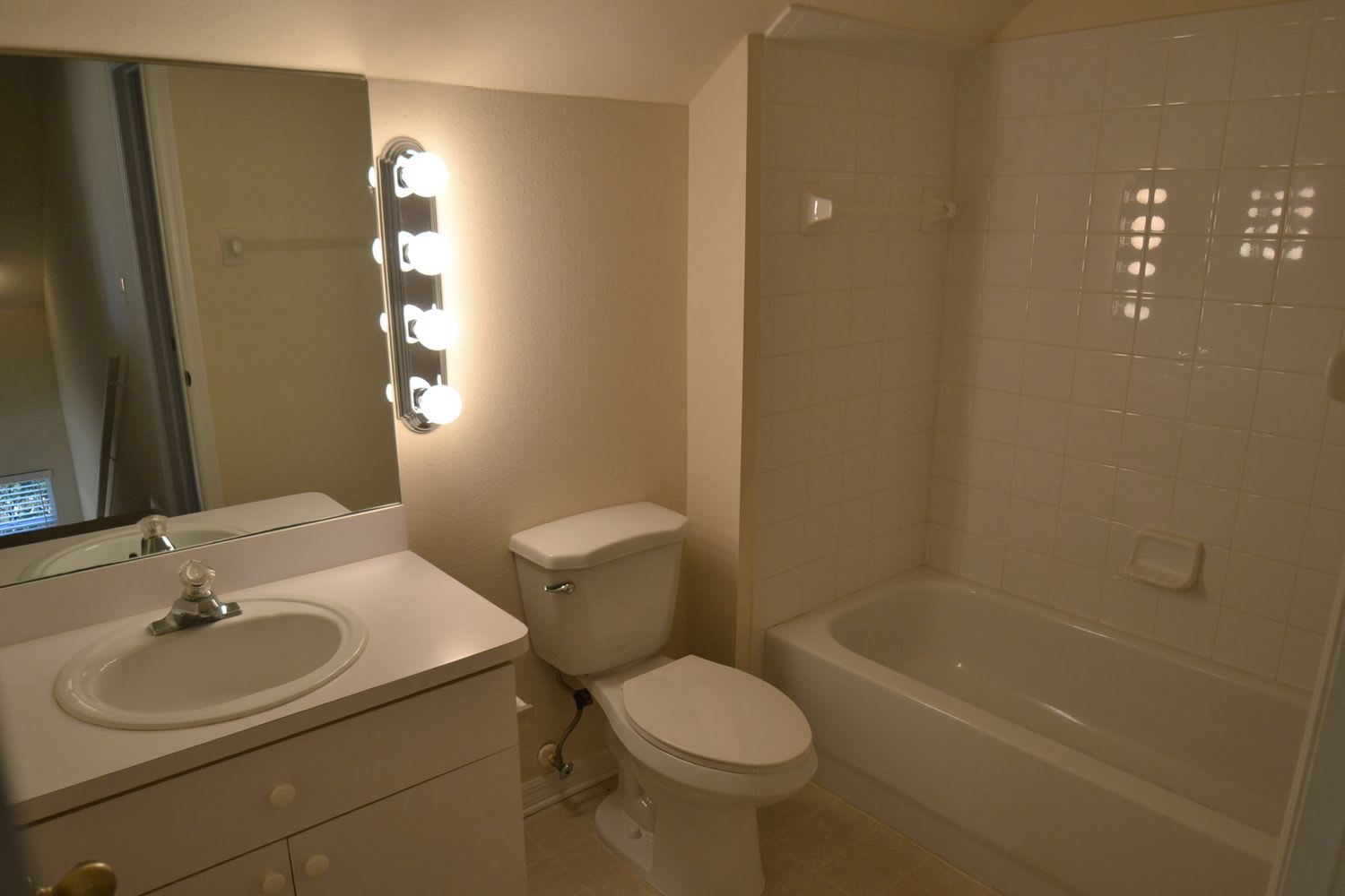 607 Cape Cod Cir, Valrico photo 9