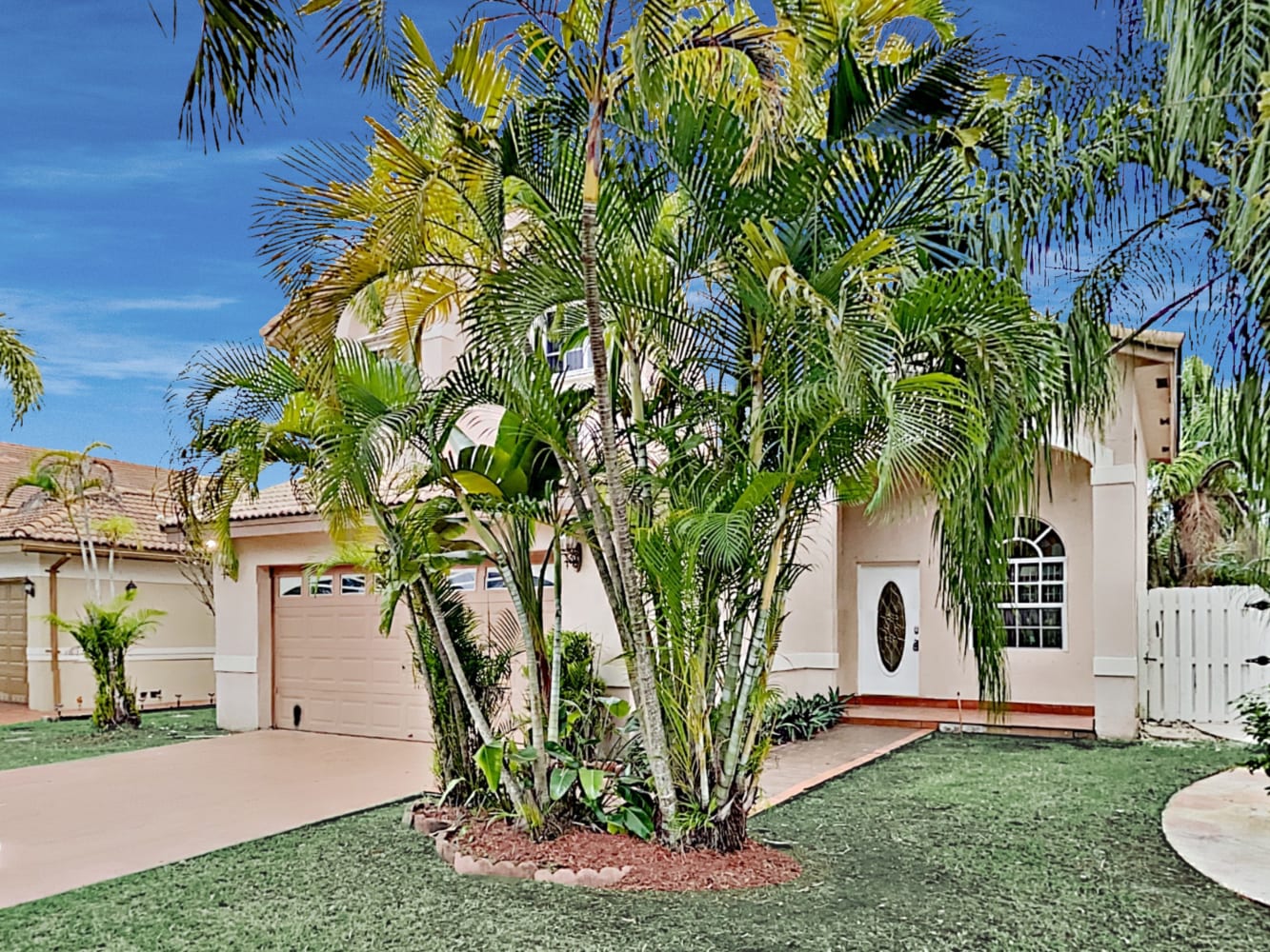 Front of 611 SW 176th Ave, Pembroke Pines, FL