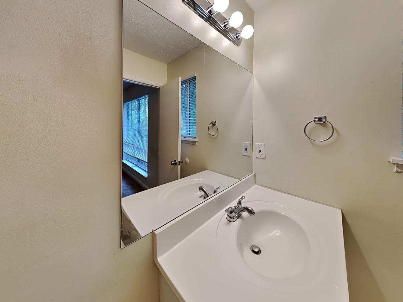 614 Oxford Hall Dr, Lawrenceville photo 15