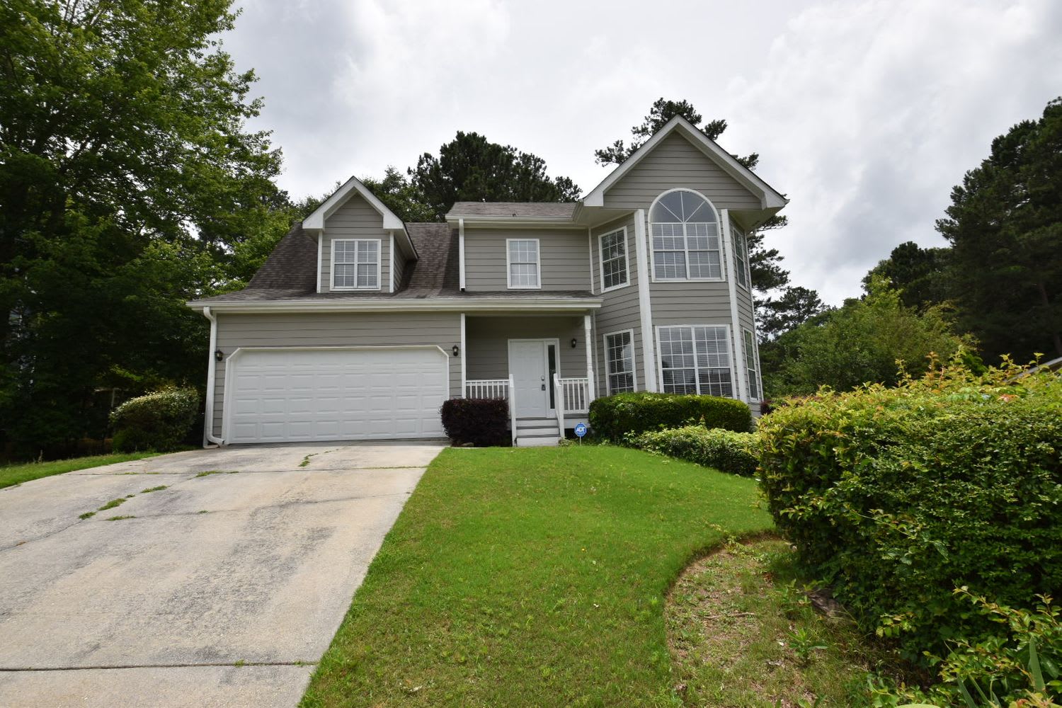 Front of 615 Ashton Manor Dr, Loganville, GA