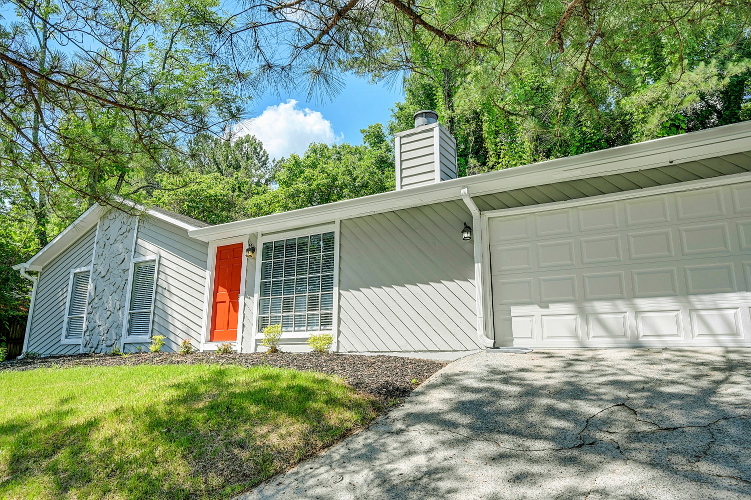 Front of 616 Candlewick Ln Nw, Lilburn, GA