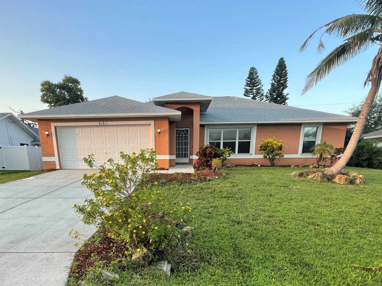 616 SE 27th St, Cape Coral photo 1