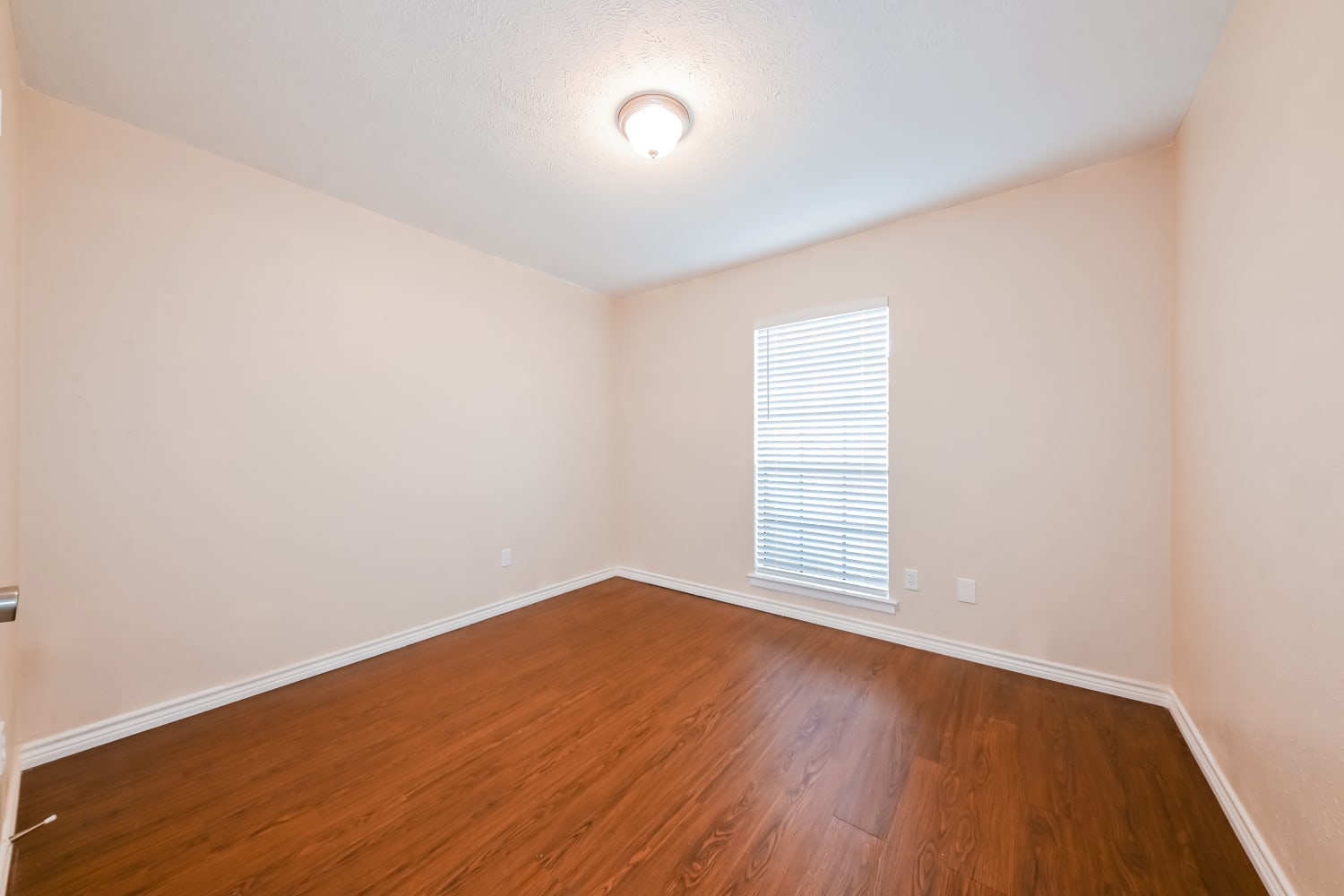 618 Melissa, Garland photo 9