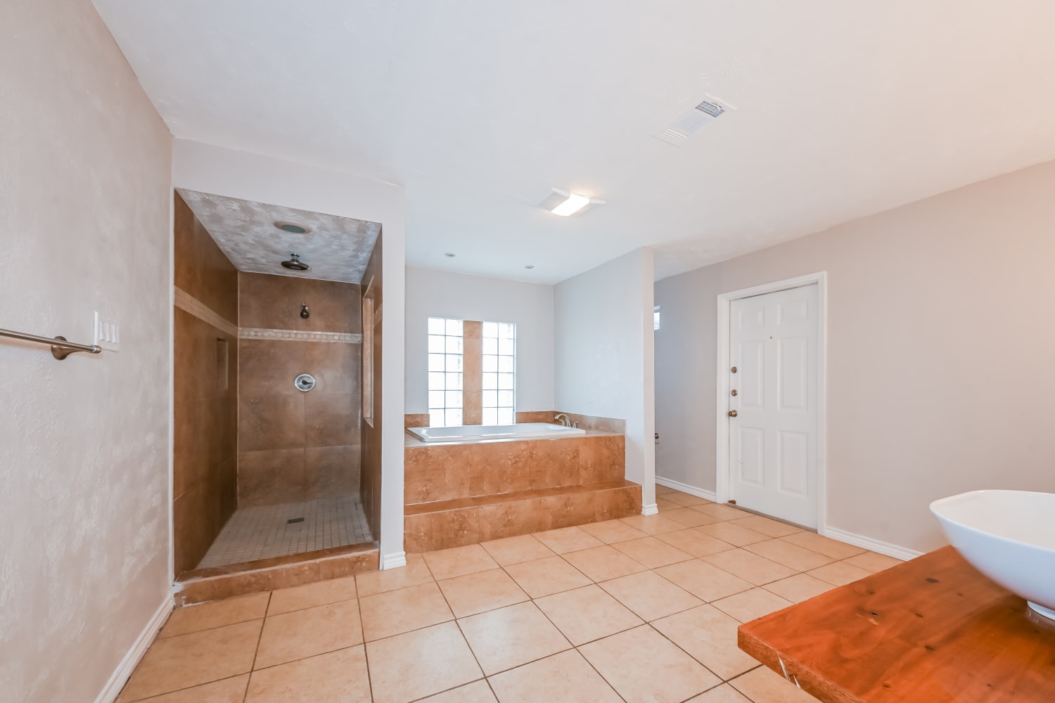 618 Melissa, Garland photo 13