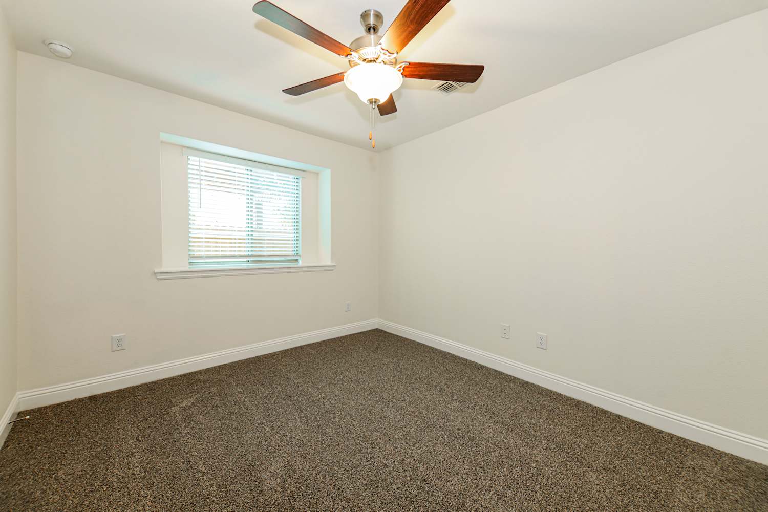 620 Coleman Street, Aubrey photo 13