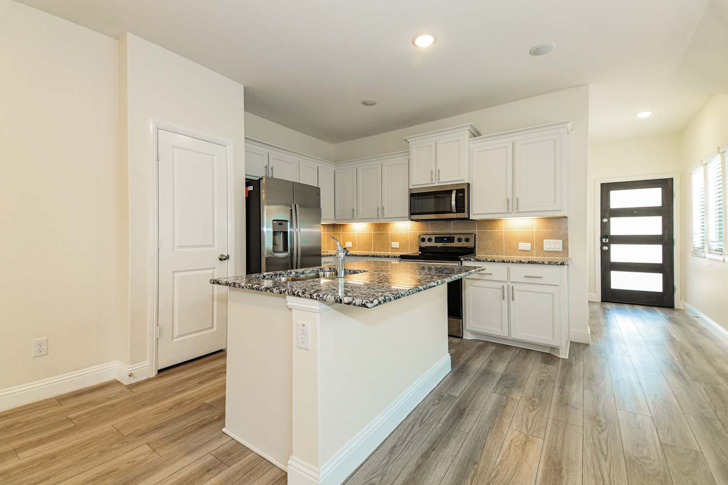 620 Coleman Street, Aubrey photo 8