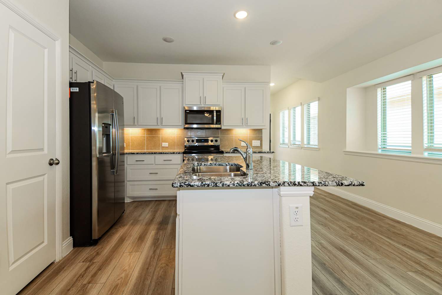 620 Coleman Street, Aubrey photo 7