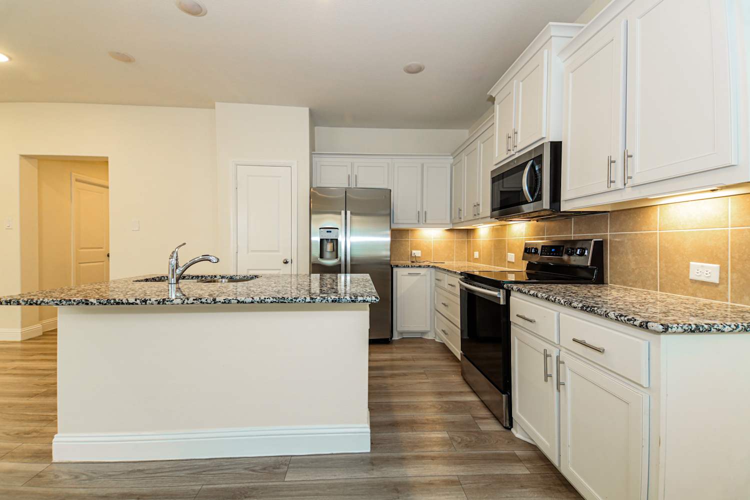 620 Coleman Street, Aubrey photo 9