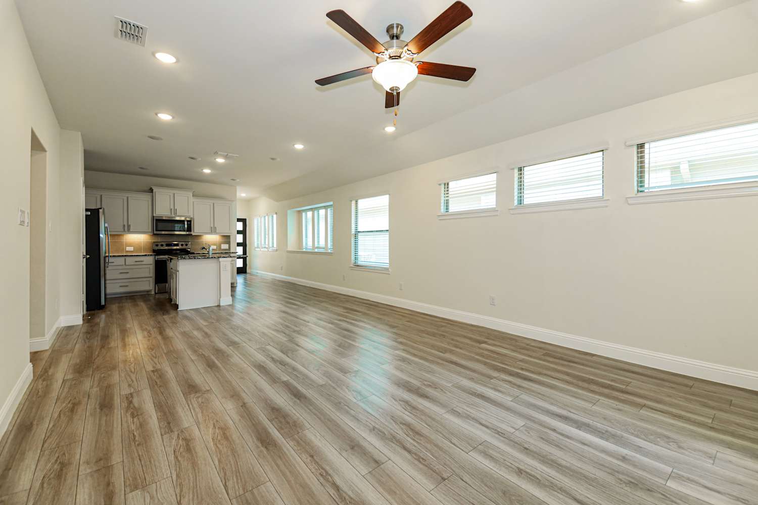 620 Coleman Street, Aubrey photo 6