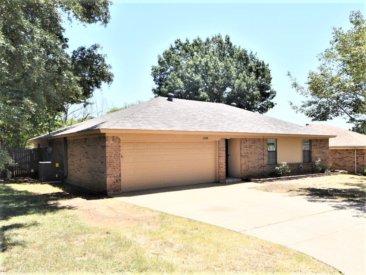 Front of 6205 Autumn Springs Dr, Arlington, TX