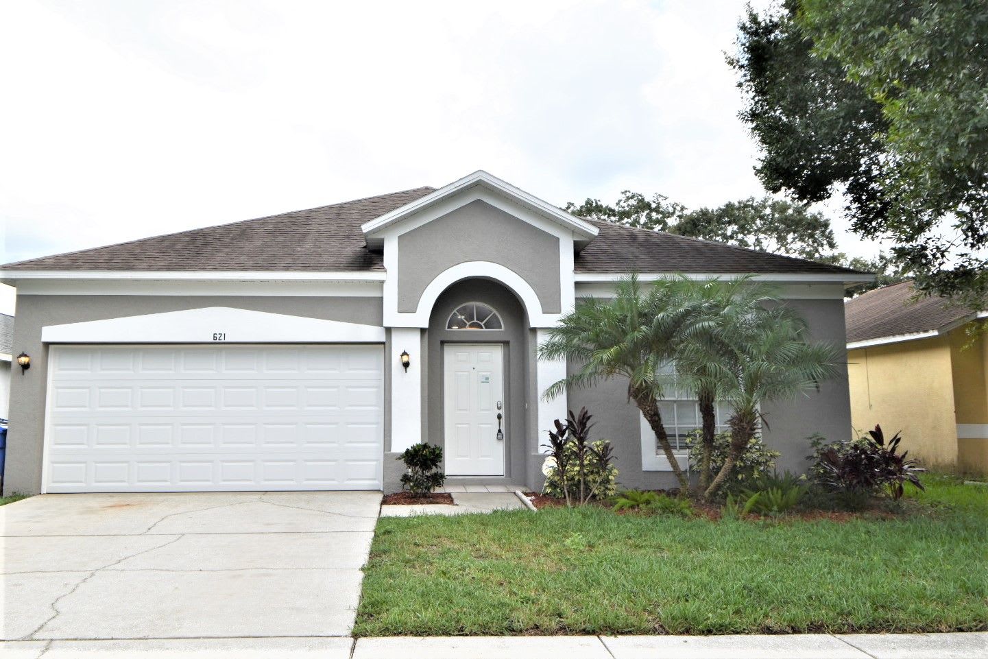 Front of 621 Sand Ridge Dr, Valrico, FL
