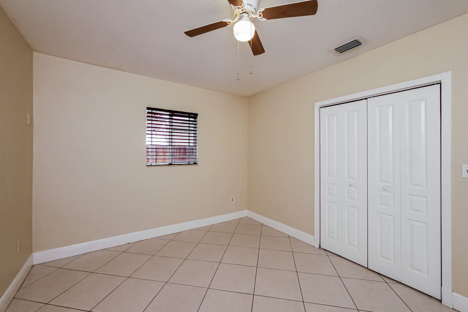 623 W 63rd Dr, Hialeah photo 11