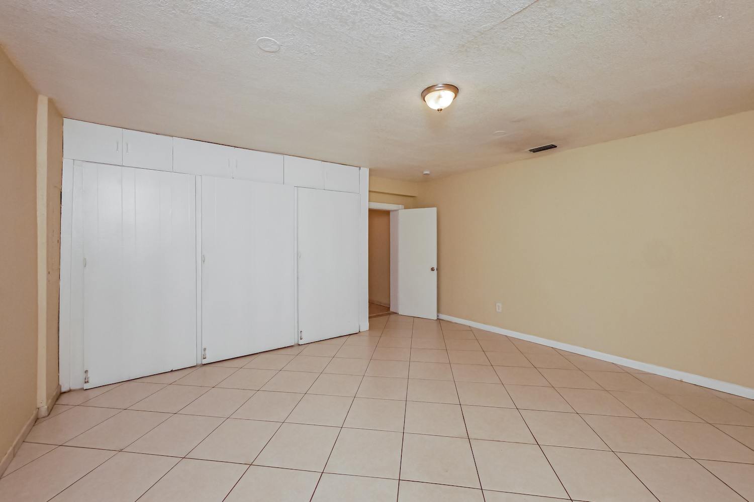 623 W 63rd Dr, Hialeah photo 12