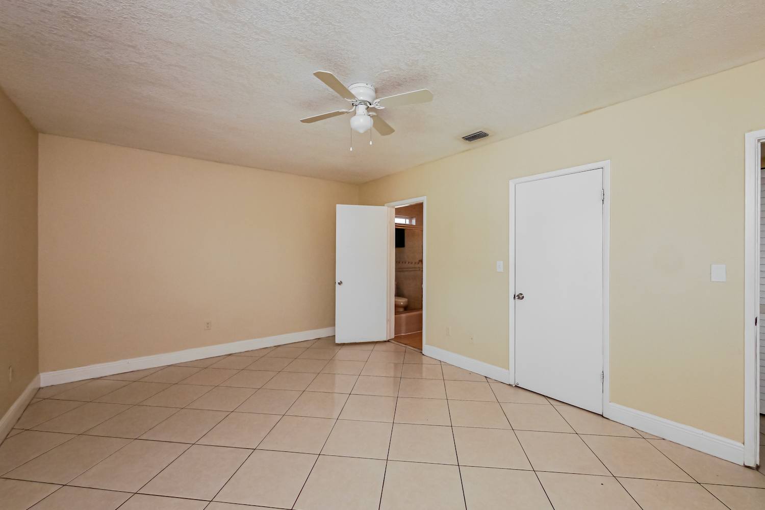 623 W 63rd Dr, Hialeah photo 14