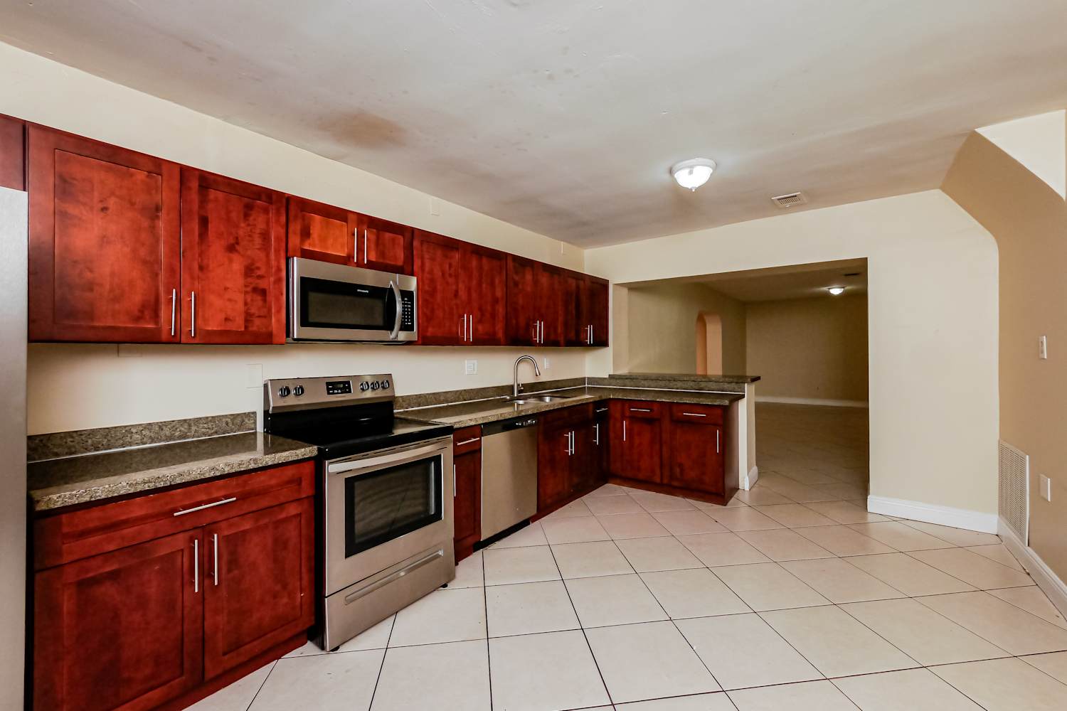 623 W 63rd Dr, Hialeah photo 6