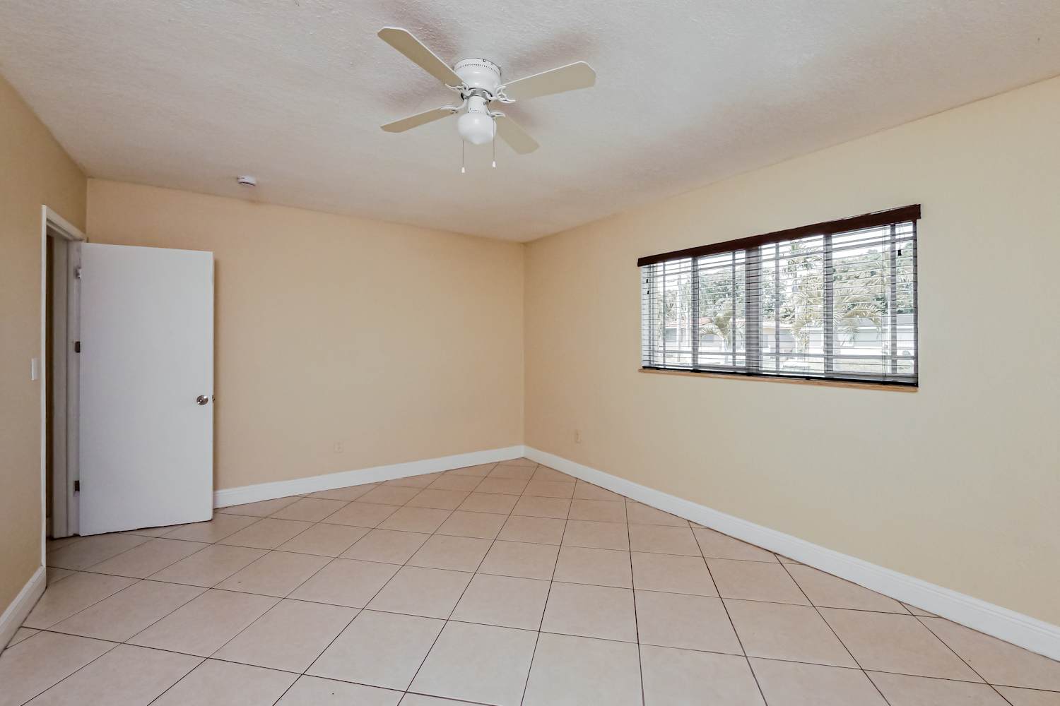 623 W 63rd Dr, Hialeah photo 9