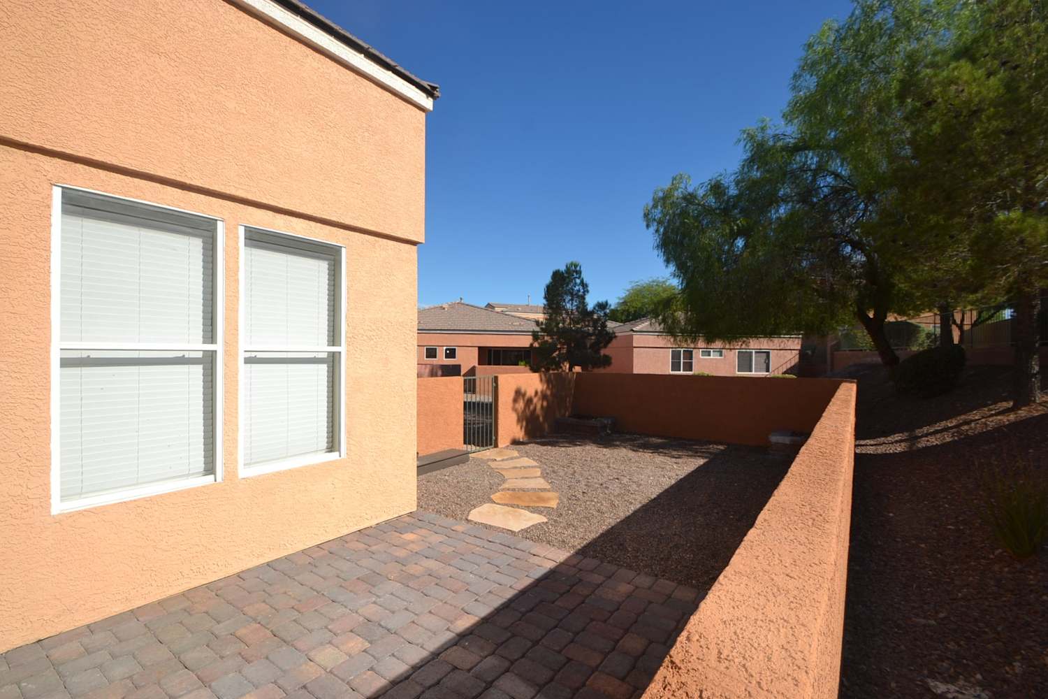 625 Blue Yucca St, Las Vegas photo 11