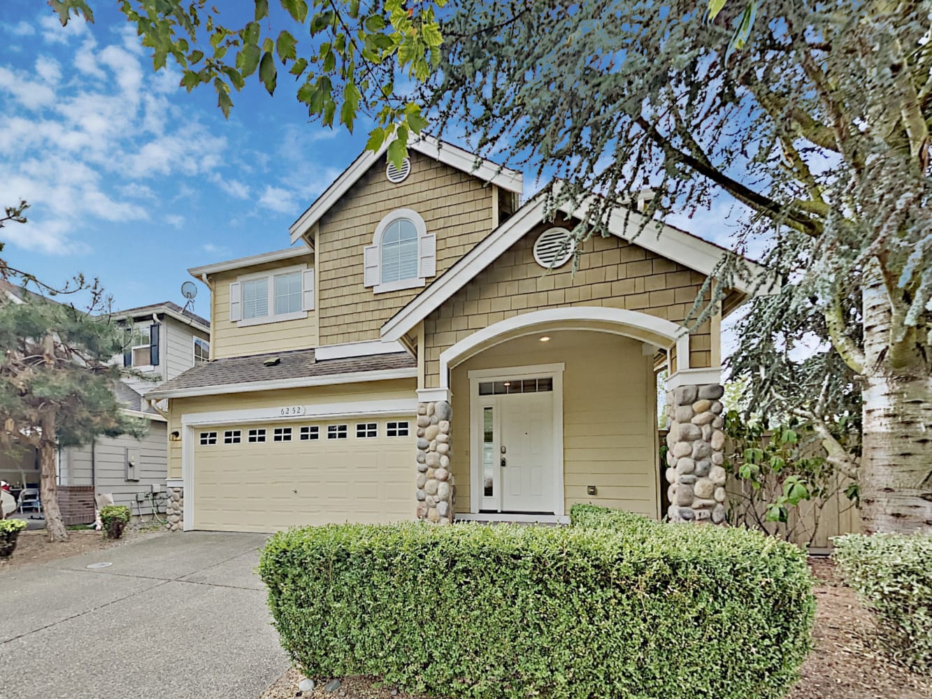 6252 40th St E, Fife photo 1