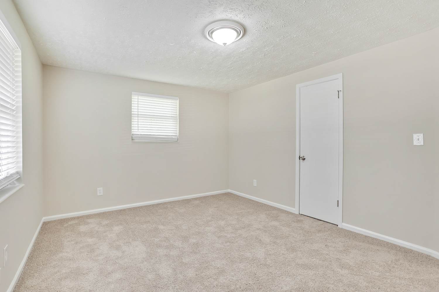 6265 Lakeview Dr, Douglasville photo 17