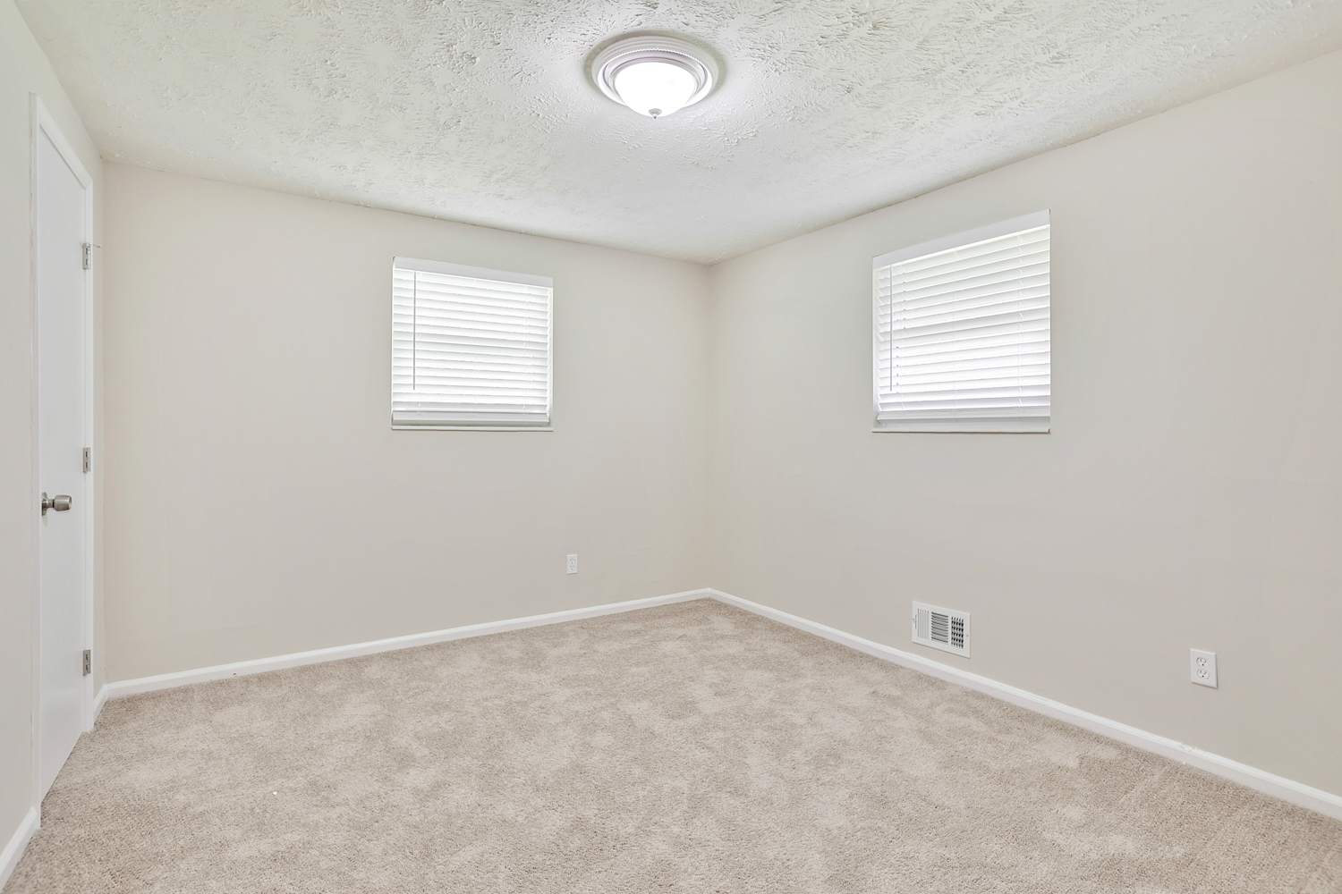 6265 Lakeview Dr, Douglasville photo 20