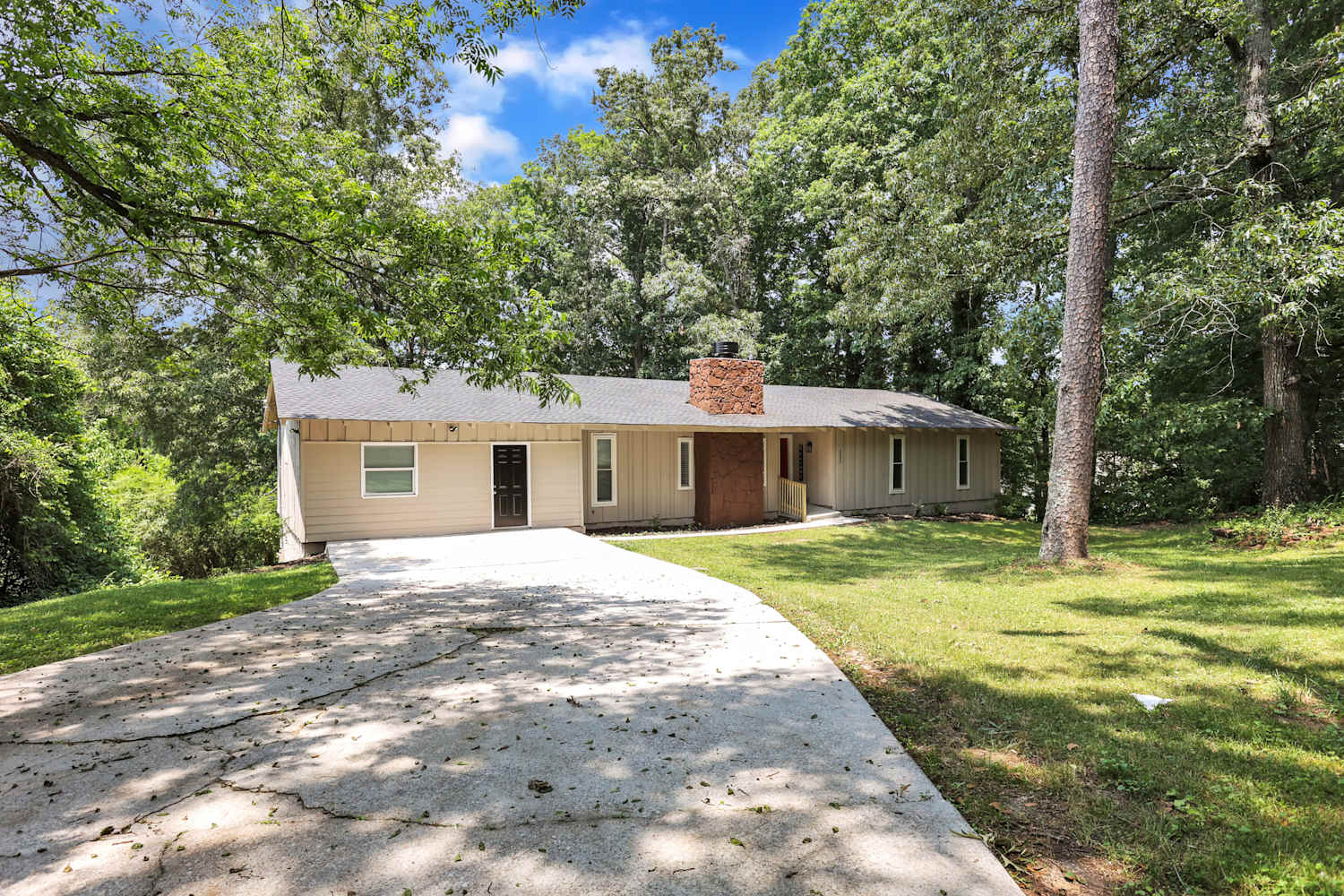 Front of 6298 Silver Spur Dr, Lithonia, GA