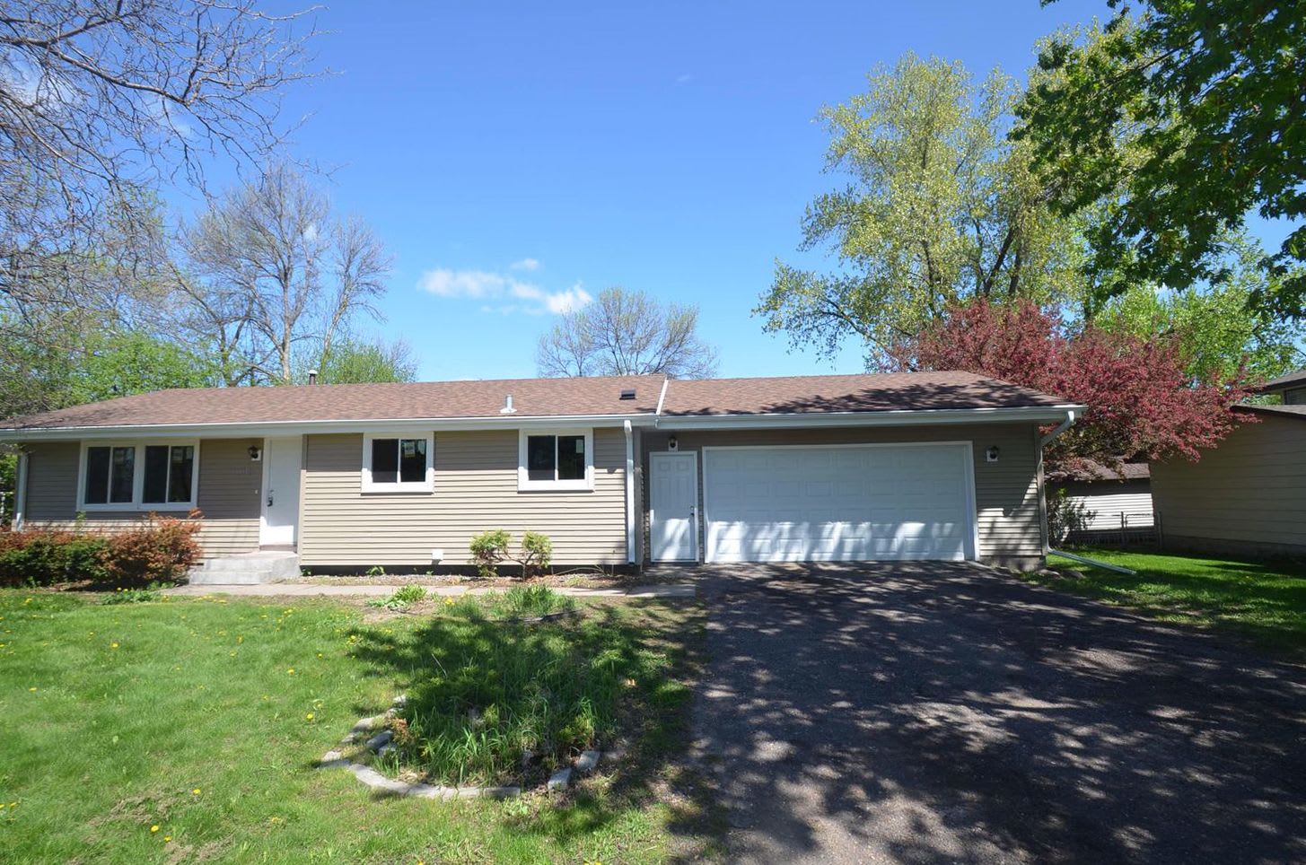 Front of 6316 68th Ave N, Brooklyn Park, MN