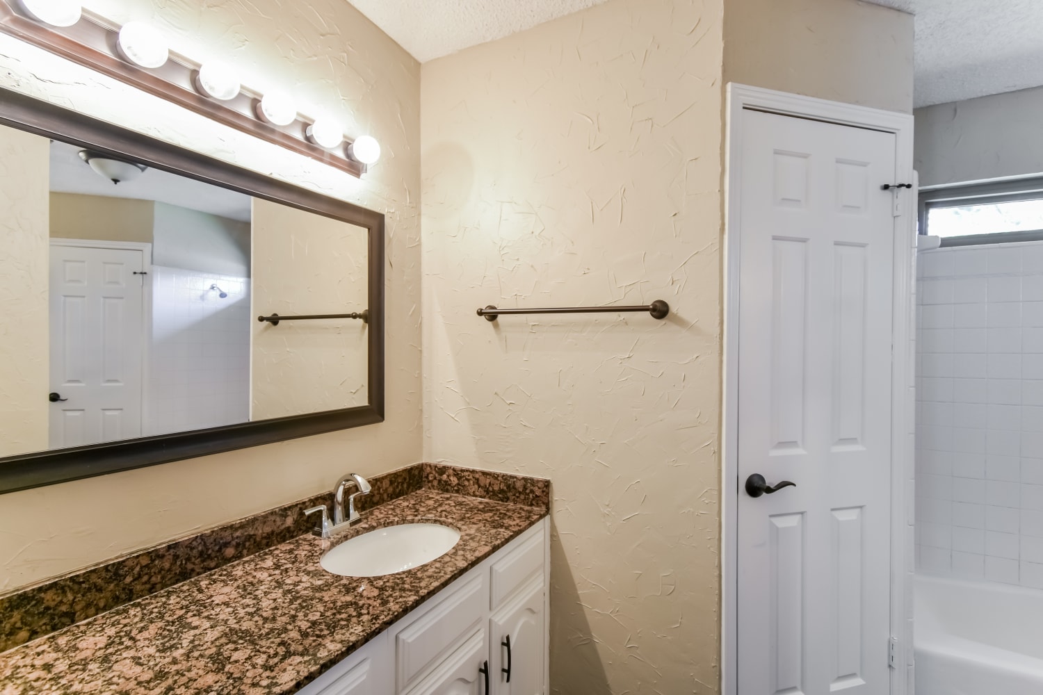 637 Barkridge, Burleson photo 11