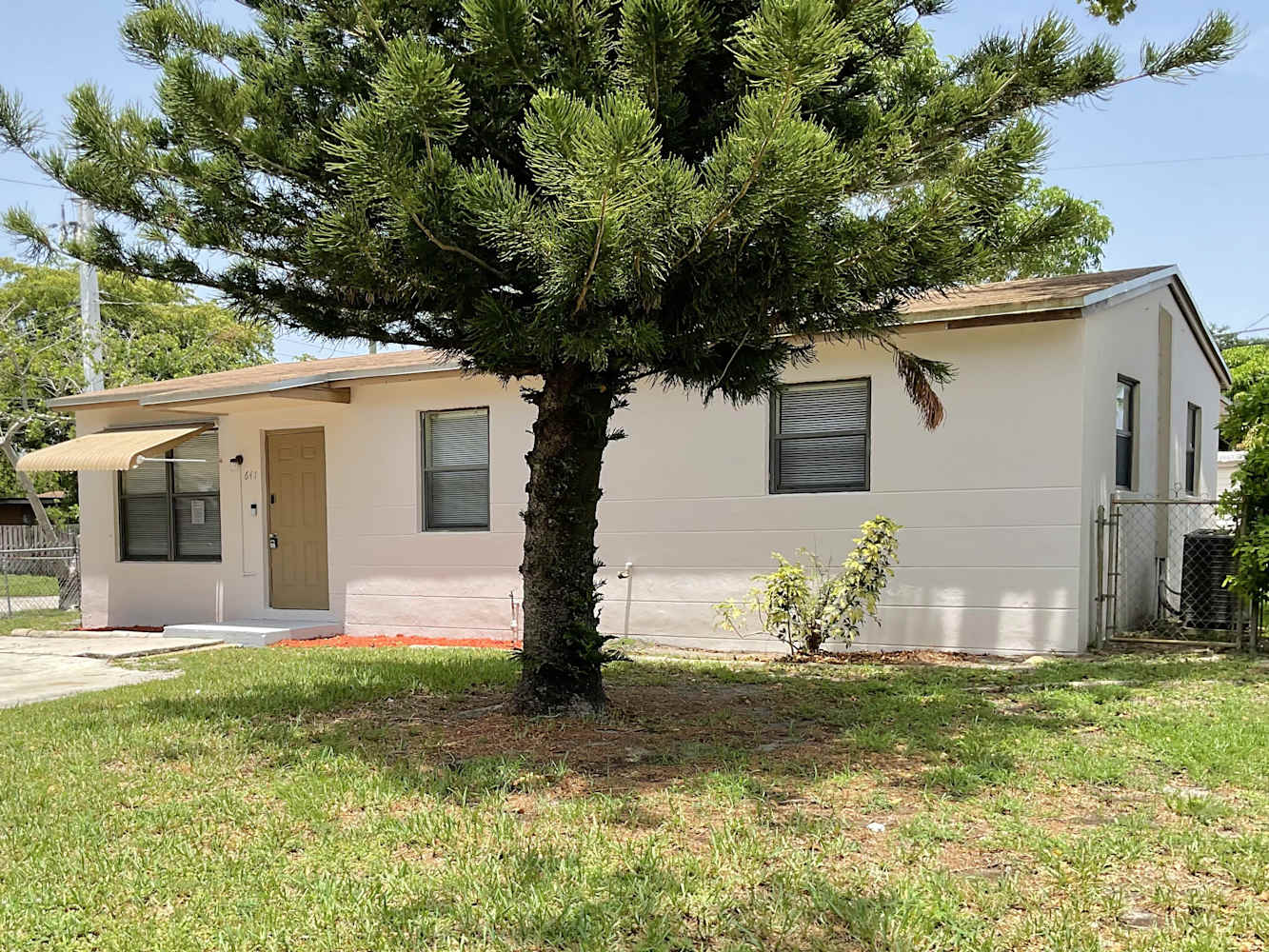 Front of 641 N 68th Way, Hollywood, FL